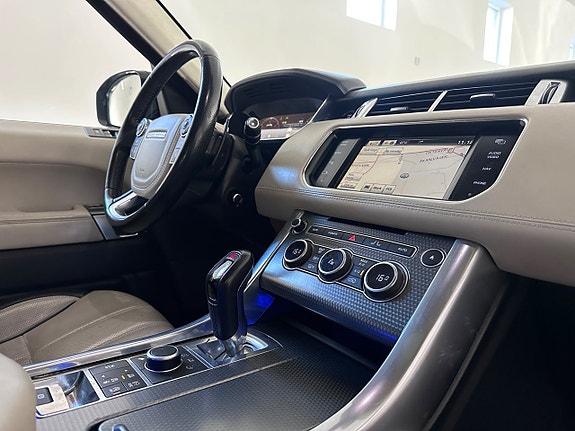 Land Rover Range Rover Sport 17 of 30