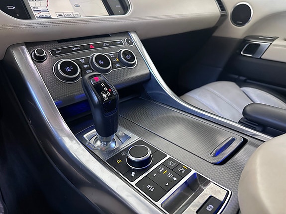 Land Rover Range Rover Sport 27 of 30
