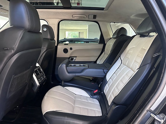 Land Rover Range Rover Sport 25 of 30