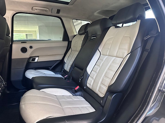 Land Rover Range Rover Sport 24 of 30