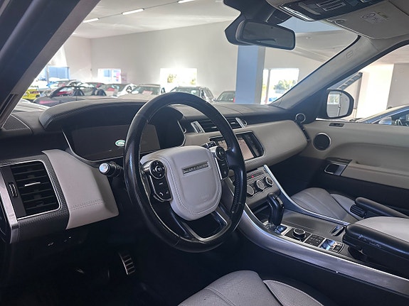 Land Rover Range Rover Sport 14 of 30