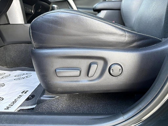 Toyota RAV4 16 of 16