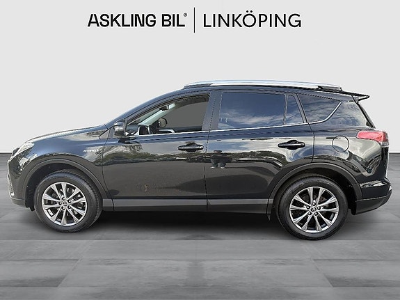 Toyota RAV4 3 of 16