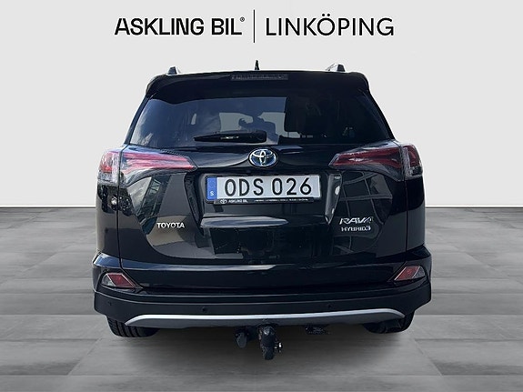 Toyota RAV4 4 of 16