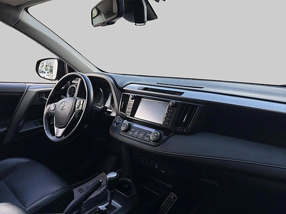 Toyota RAV4 6 of 16