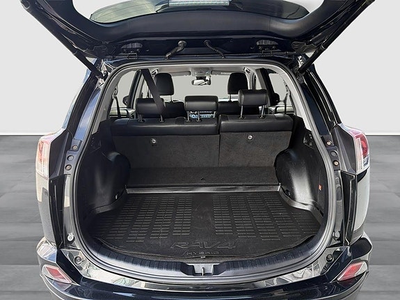 Toyota RAV4 14 of 16