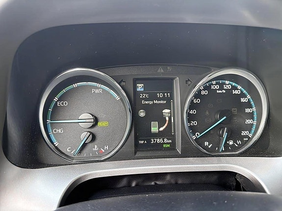 Toyota RAV4 9 of 16