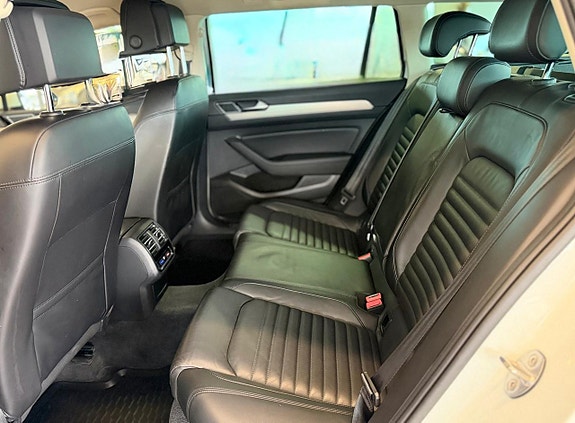 Volkswagen Passat 16 of 17