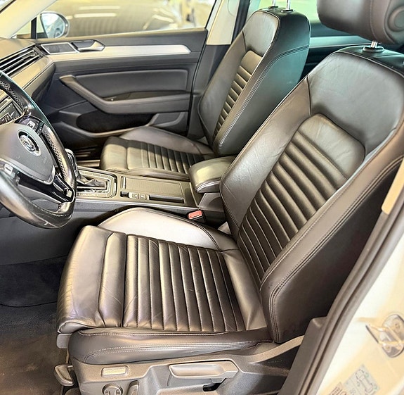 Volkswagen Passat 15 of 17