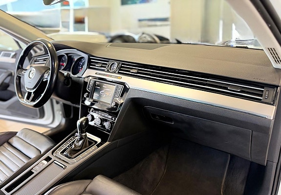 Volkswagen Passat 11 of 17