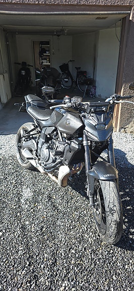Yamaha MT-07 3 of 6