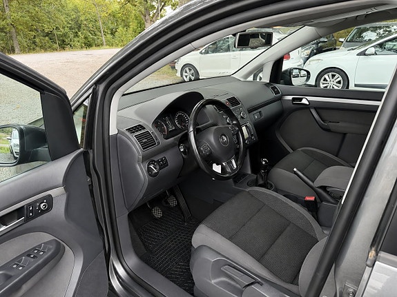 Volkswagen Touran 10 of 24