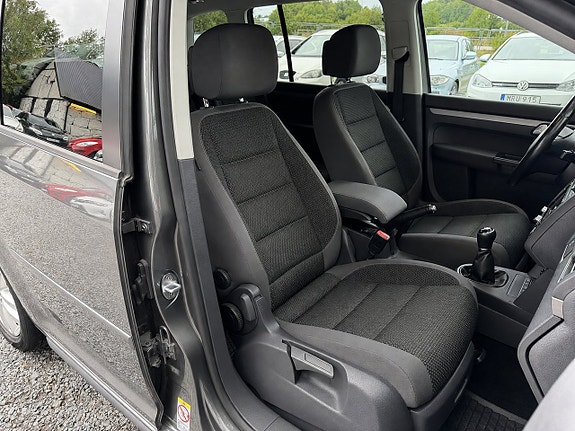 Volkswagen Touran 14 of 24