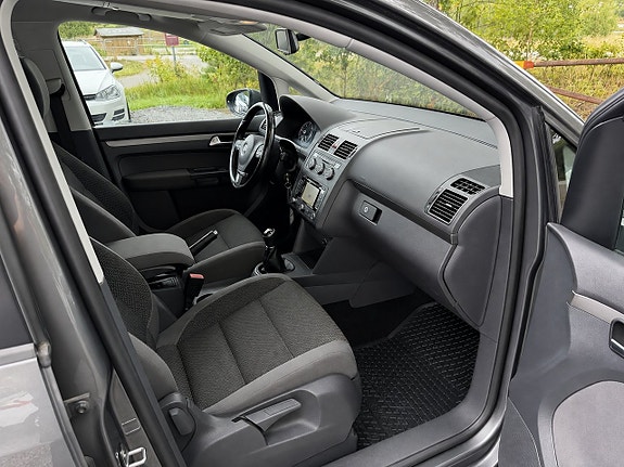 Volkswagen Touran 11 of 24