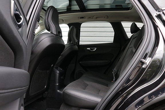 Volvo XC60 25 of 28