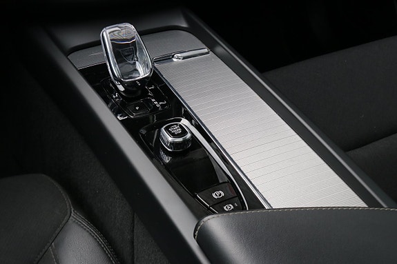 Volvo XC60 10 of 28