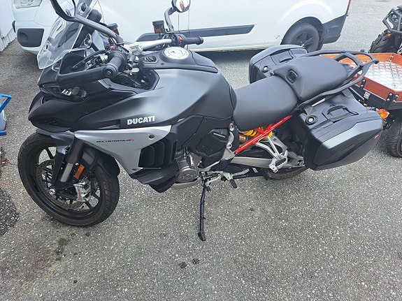 Ducati Multistrada V4S 2 of 2