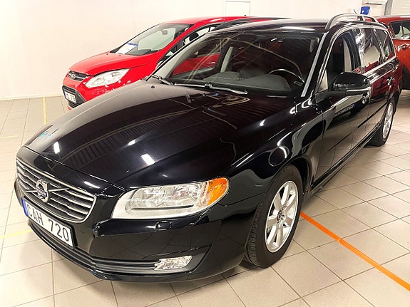 Volvo V70 2 of 8