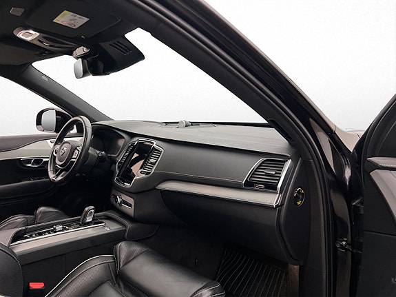 Volvo XC90 18 of 30