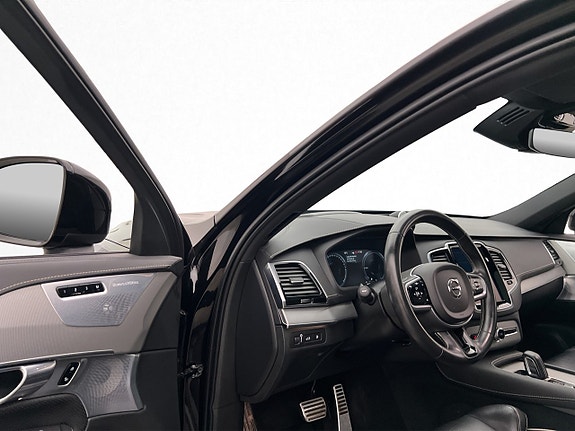 Volvo XC90 14 of 30