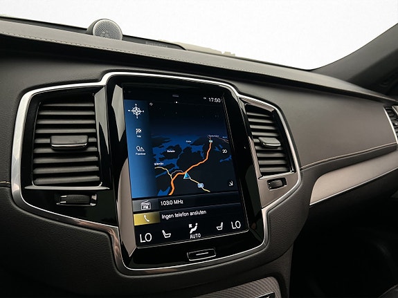 Volvo XC90 26 of 30