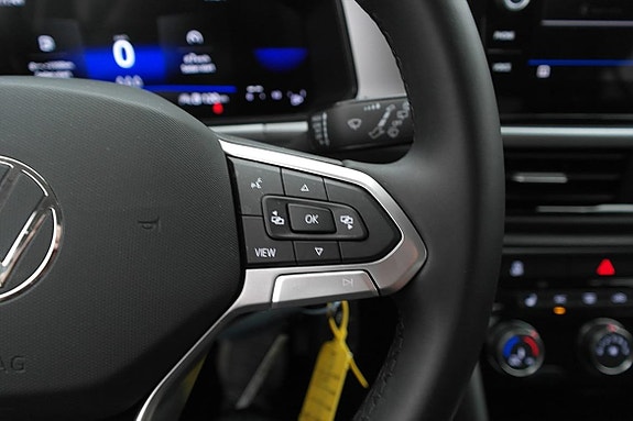 Volkswagen T-Roc 11 of 14