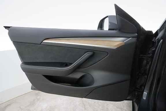 Tesla Model 3 28 of 30