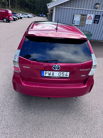Toyota Prius+ 5 of 10