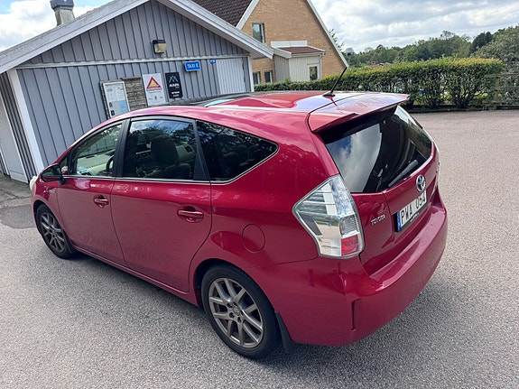 Toyota Prius+ 3 of 10
