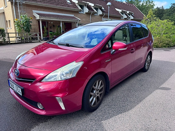 Toyota Prius+ 2 of 10
