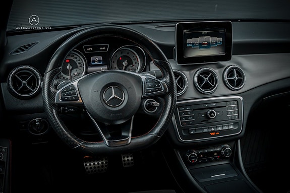 Mercedes-Benz GLA200 7 of 21