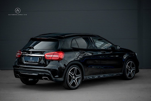 Mercedes-Benz GLA200 14 of 21