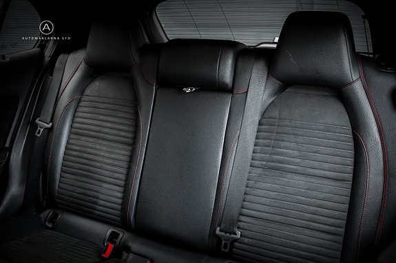 Mercedes-Benz GLA200 12 of 21