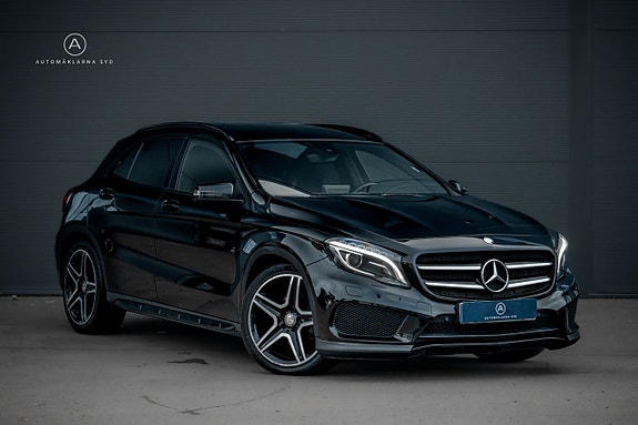 Mercedes-Benz GLA200 4 of 21