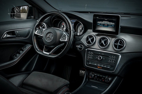 Mercedes-Benz GLA200 13 of 21