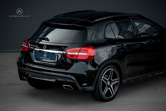 Mercedes-Benz GLA200 16 of 21
