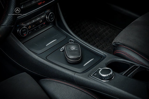 Mercedes-Benz GLA200 10 of 21