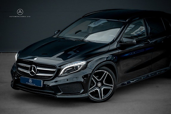 Mercedes-Benz GLA200 3 of 21