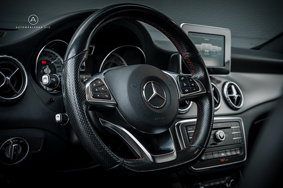 Mercedes-Benz GLA200 8 of 21