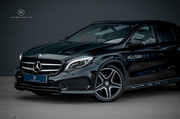 Mercedes-Benz GLA200 2 of 21