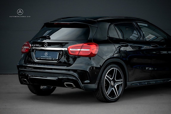 Mercedes-Benz GLA200 15 of 21