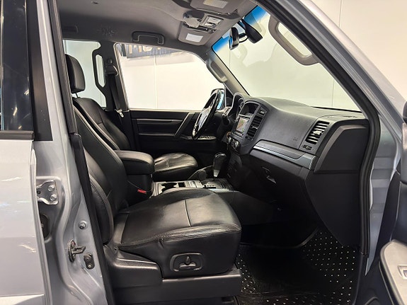 Mitsubishi Pajero 23 of 25