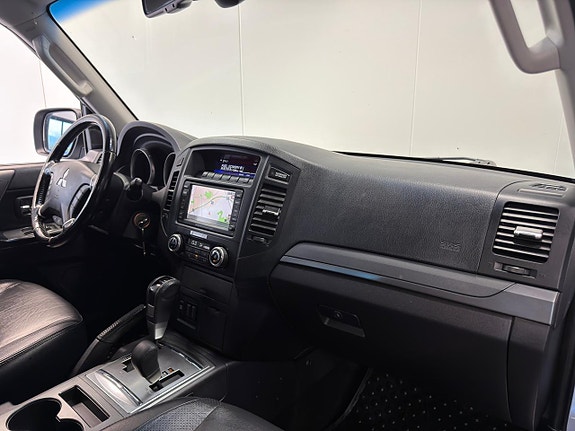 Mitsubishi Pajero 24 of 25