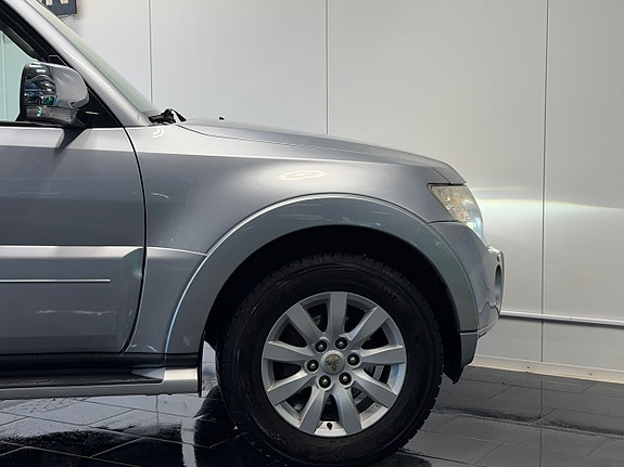 Mitsubishi Pajero 10 of 25