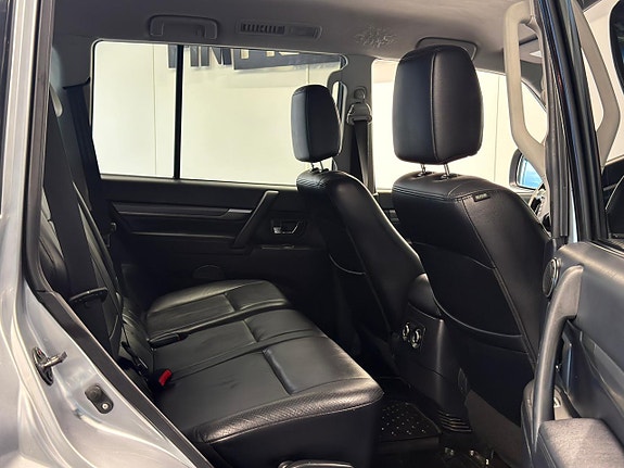 Mitsubishi Pajero 25 of 25