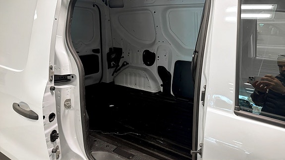 Renault Express 5 of 9