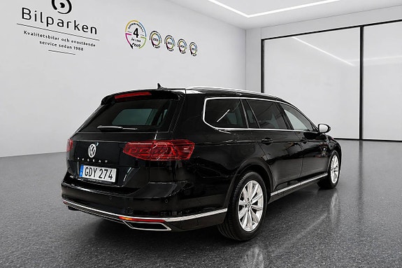 Volkswagen Passat 2 of 20