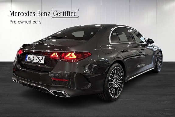 Mercedes-Benz E300 de 4 of 12