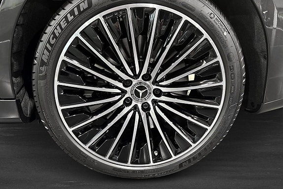 Mercedes-Benz E300 de 5 of 12
