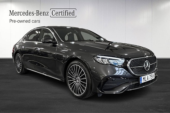 Mercedes-Benz E300 de 2 of 12